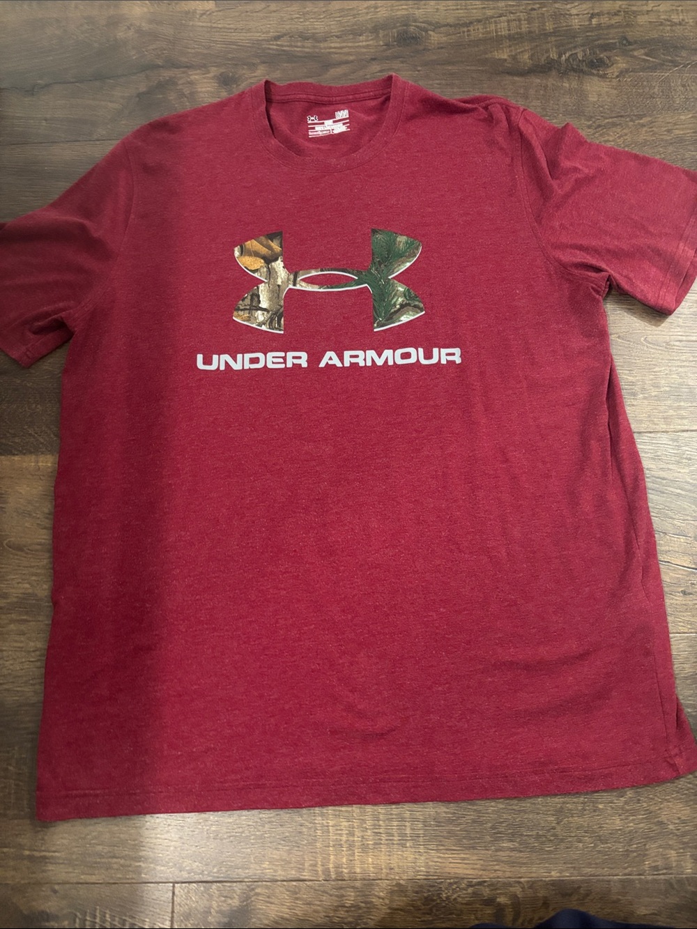 Men's under armour shirt sleeve large logo shirt